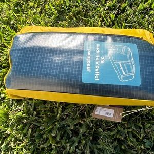 1440 g (3 lbs 2.8 oz)
28" x 17.5" x 13"
70L (4272 cu in) in Abalone Blue (Teal)